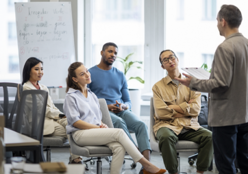 medium-shot-people-learning